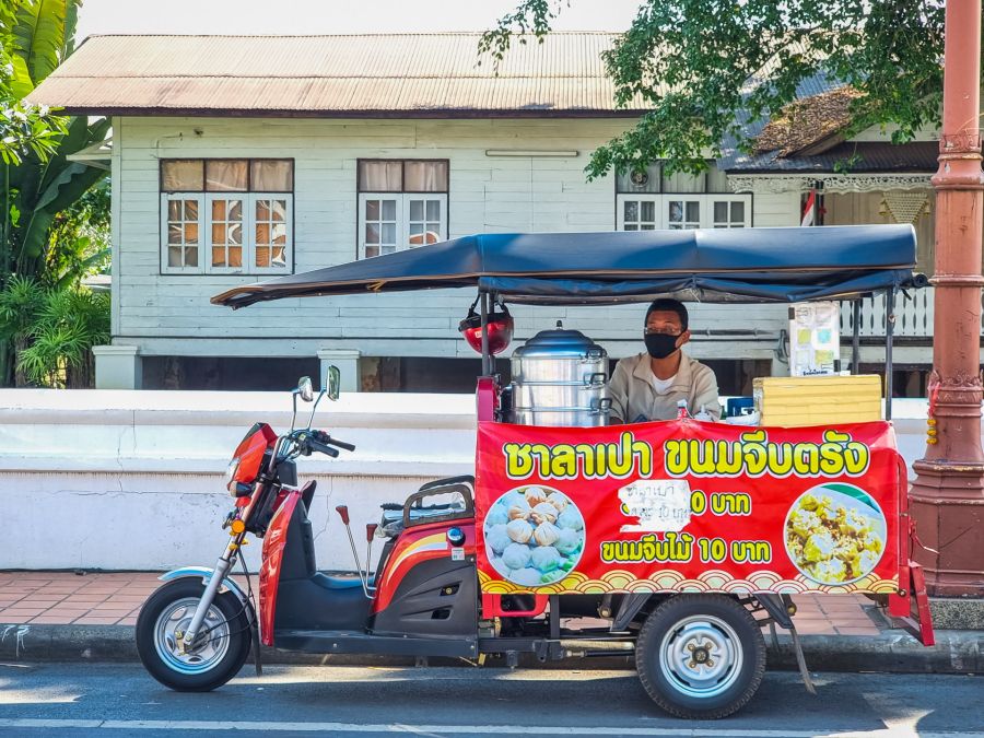 marchand ambulant devant thananuson royal house a nan