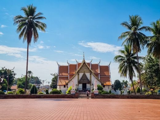 place devant le wat phumin de nan thailande