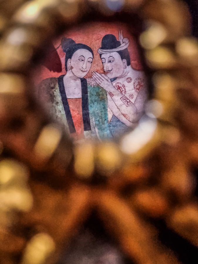 reflet du couple chuchotant wat phumin de nan thailande