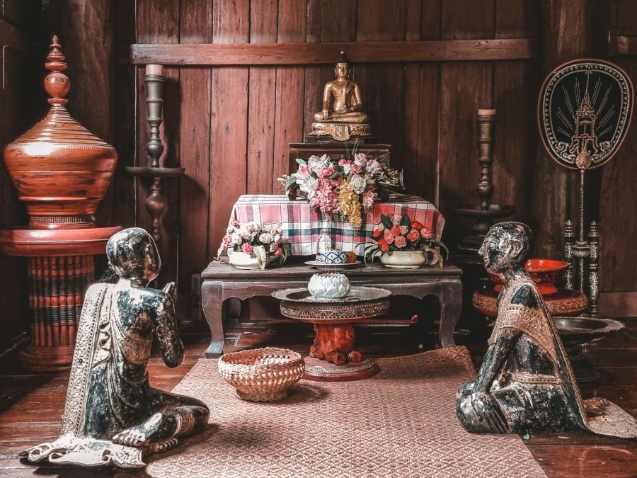 salle de priere nan noble house hong chao fong kham nan thailande