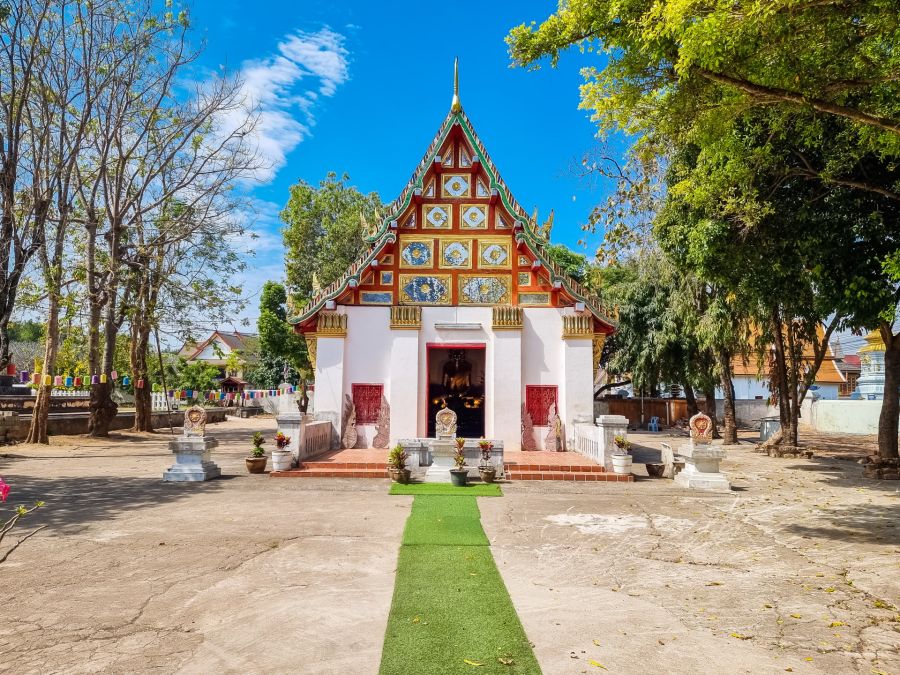 ubosot au wat chang kham nan thailande