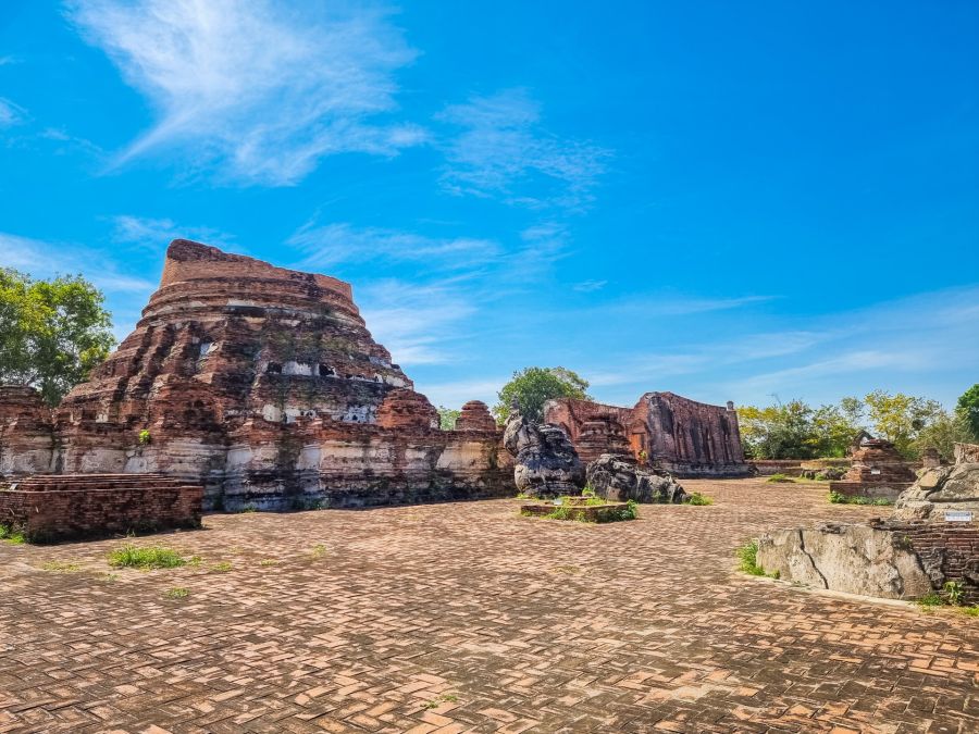 vue densemble du wat kudi dao ayutthaya
