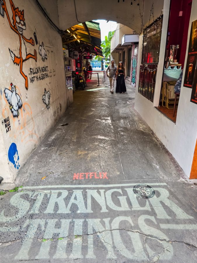 affichage stranger things song wat bangkok