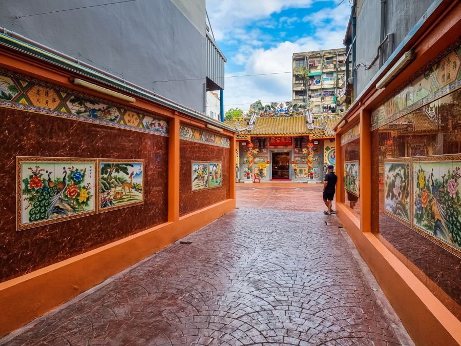 allée enant au sanctuaire de san chao leng buay eia bangkok chinatown