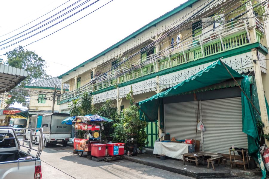 bâtiment ancien en bois rénové song wat road bangkok