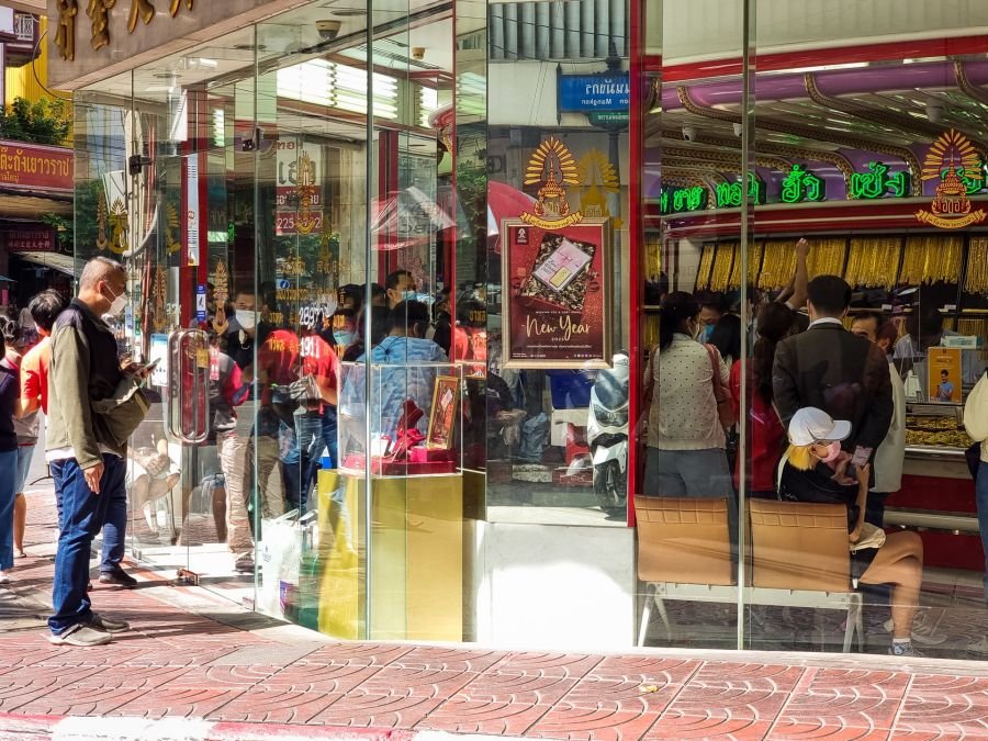 boutique vendant bijoux or yaowarat chinatown bangkok
