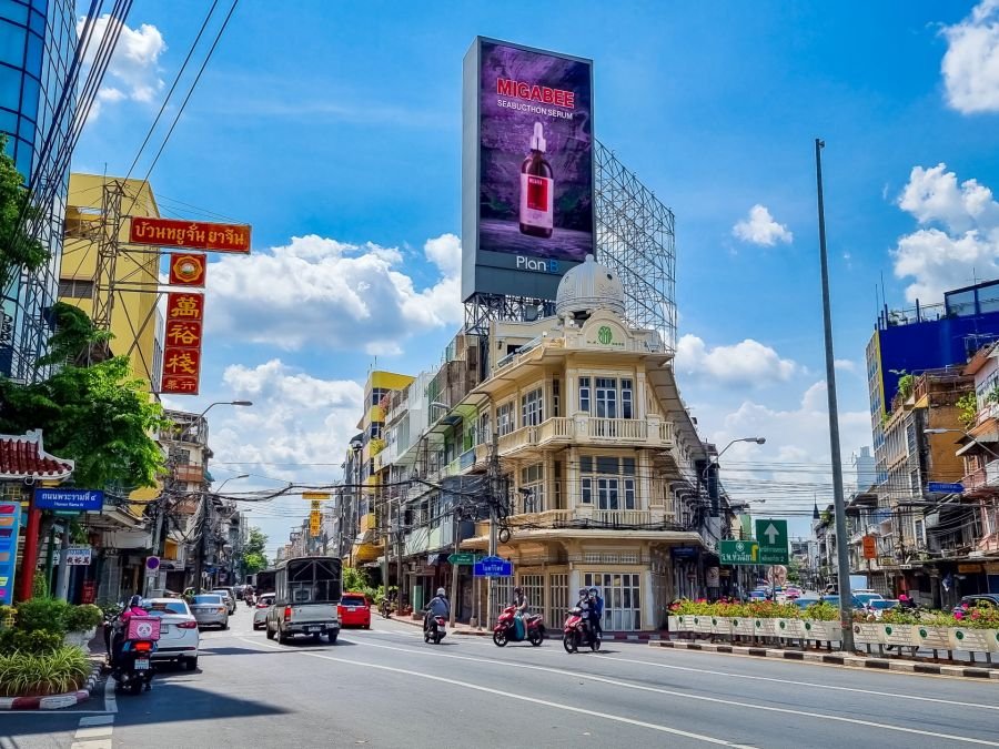 carrefour maitri chit road chinatown bangkok