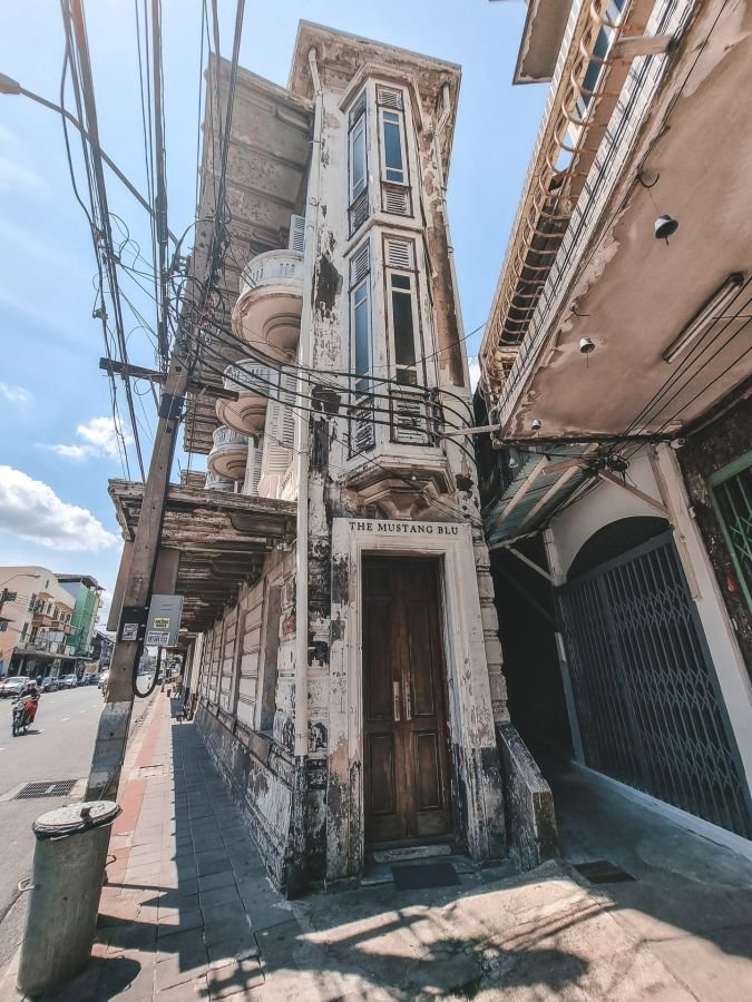 coin etroit du mustang blu chinatown bangkok