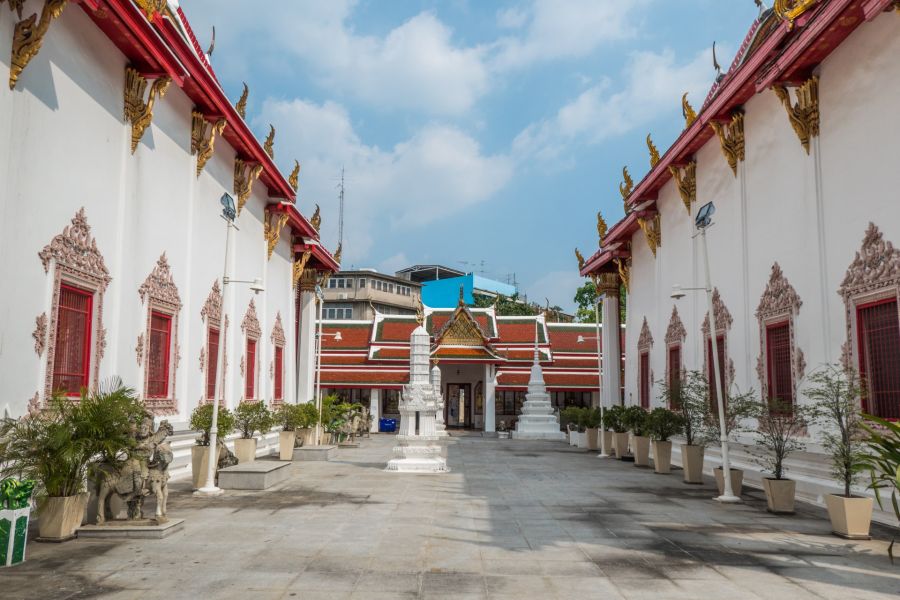 cour au wat pathum khongkha song wat bangkok chinatown