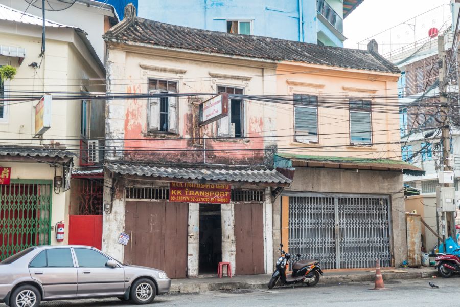 double shophouses le long de song wat road bangkok
