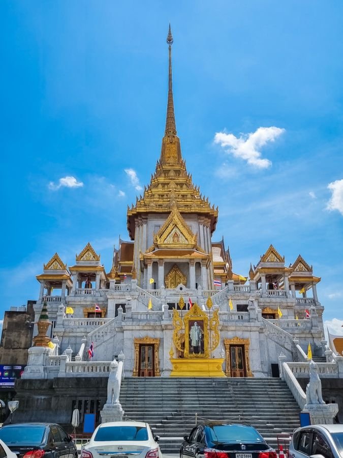 exterieur du wat traimit bouddha dor bangkok
