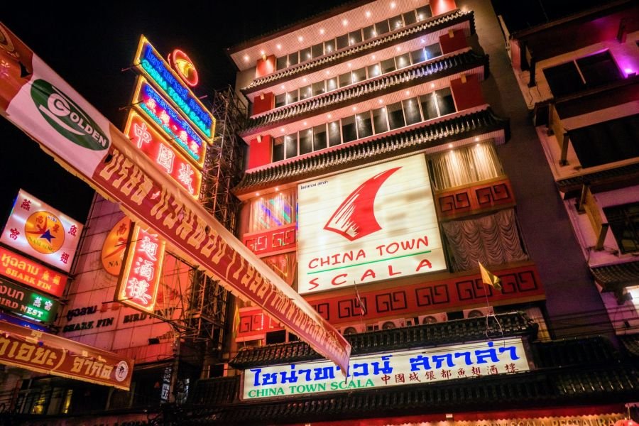 facade iconique scala chinatown bangkok de nuit