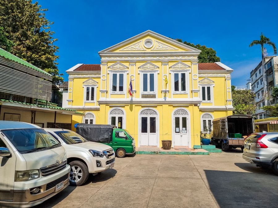 facade jaune mosquee luang kocha song wat bangkok chinatown