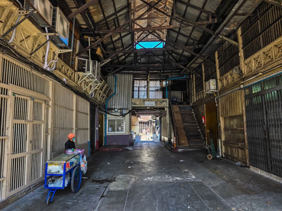 face a la ruelle pietonne song wat bangkok