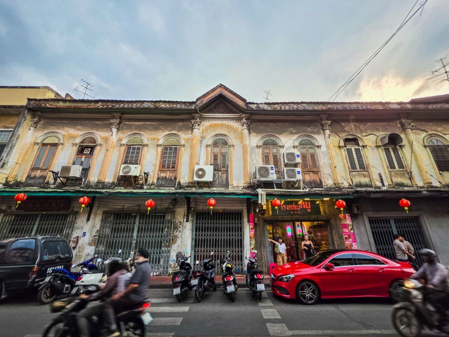 fruit building a songwat bangkok
