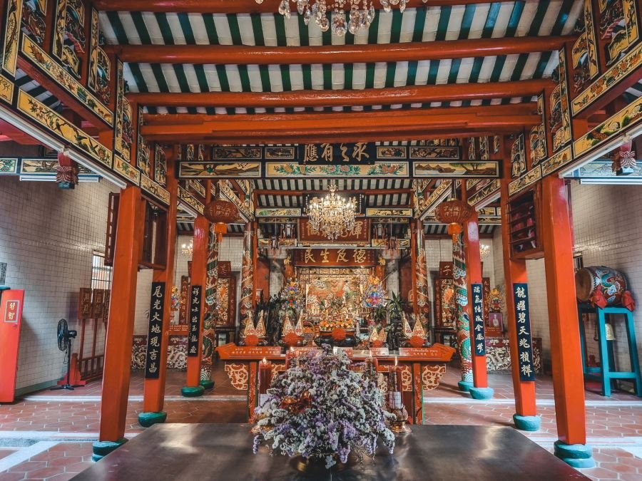 interieur du sanctuaire de san chao leng buay eia bangkok chinatown