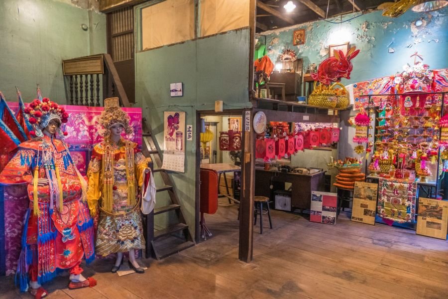 interieur etage du charoen chai community museum chinatown bangkok