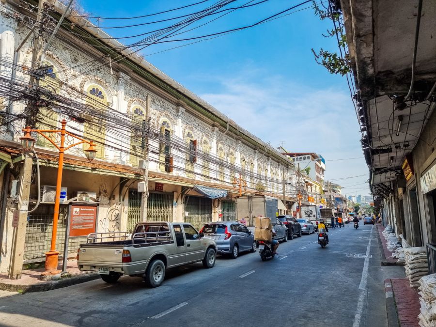 longue batisse le long de song wat bangkok chinatown