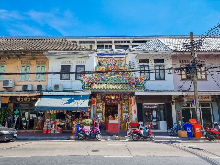 maisons et sanctuaire rama iv chinatown bangkok