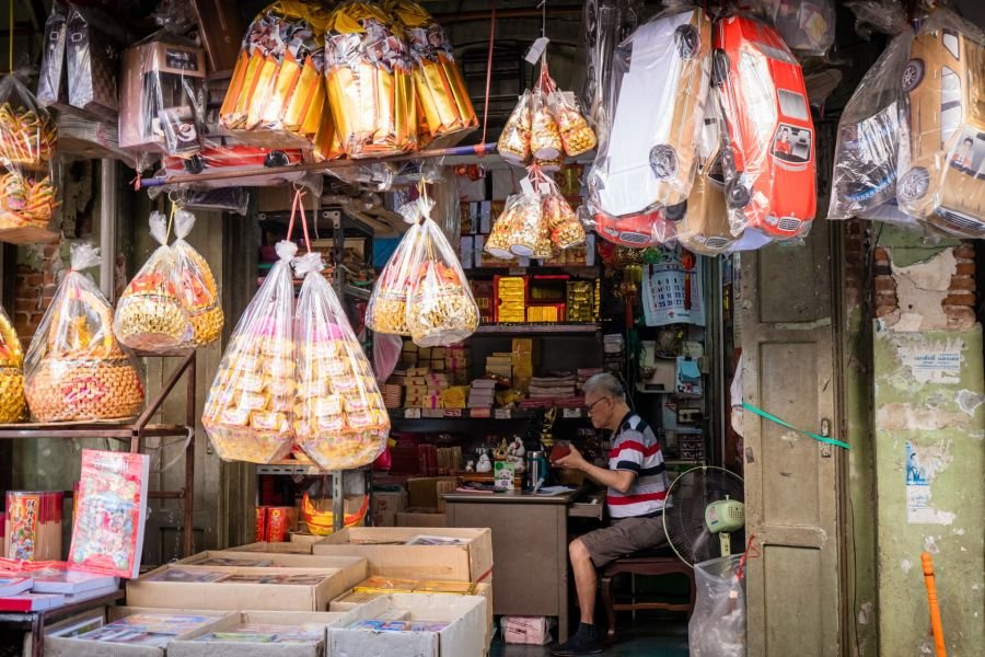 monsieur dans sa boutique soi charoen chai 2 chinatown bangkok