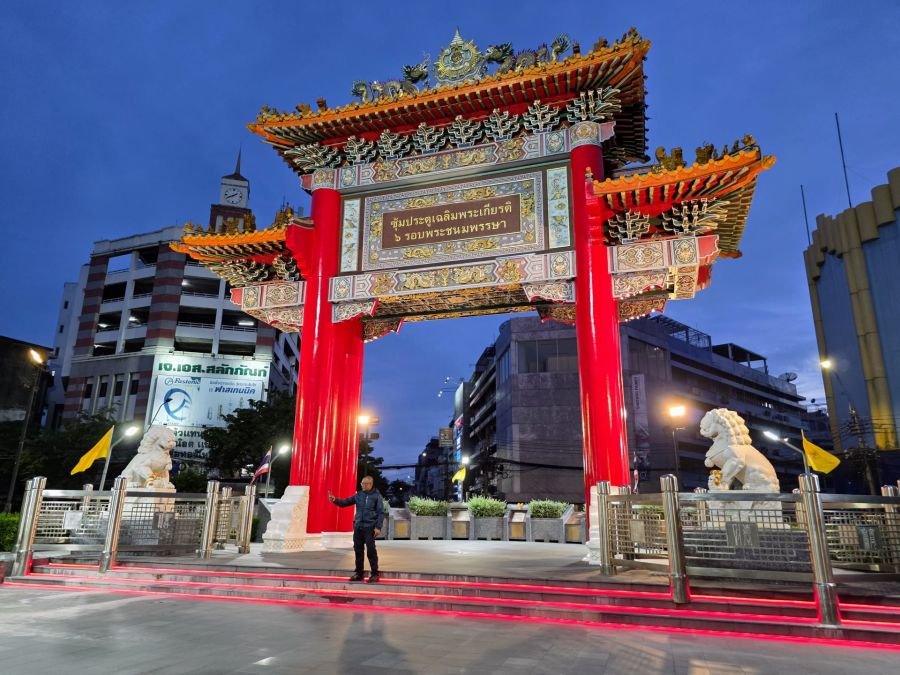 porte chinatown gate de nuit bangkok