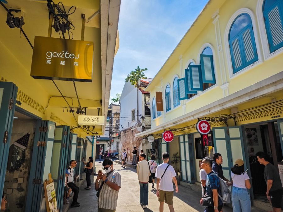rue rénovée de la mosquee luang kocha song wat bangkok