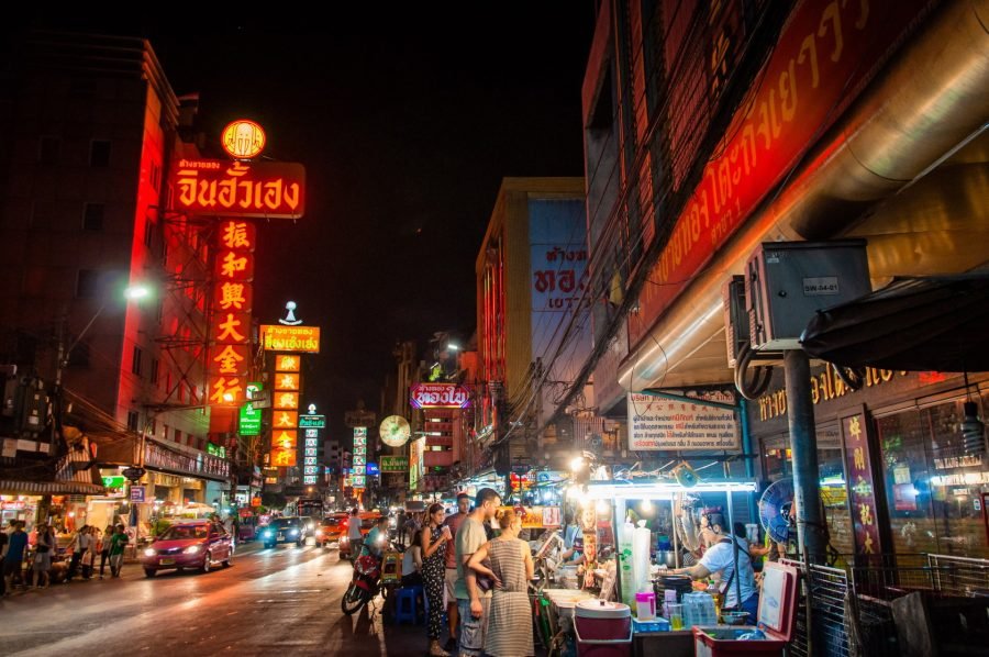 rue-yaowarat-et-sa-street-food-le-soir-bangkok-chinatown chinatown bangkok