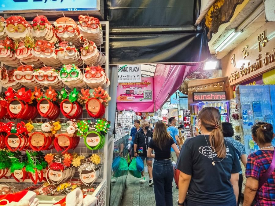 sampheng lane market bangkok chinatown