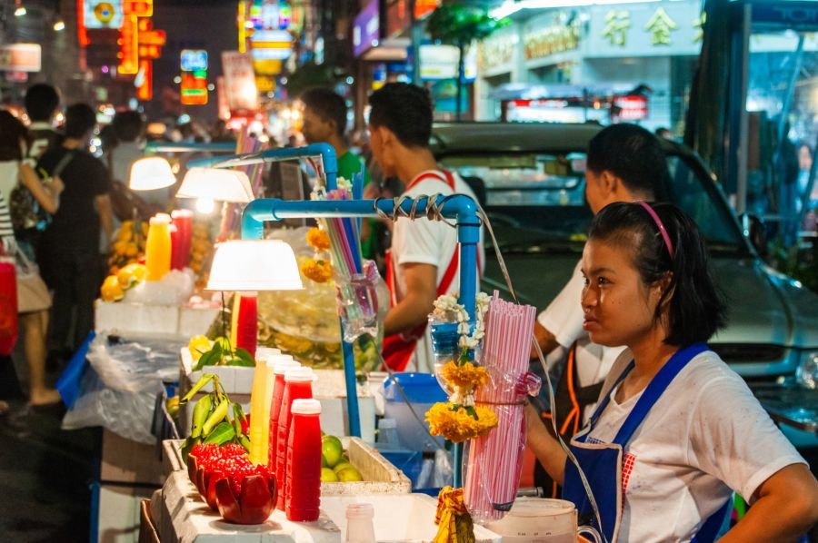 stand de jus de fruit soir a chinatown bangkok