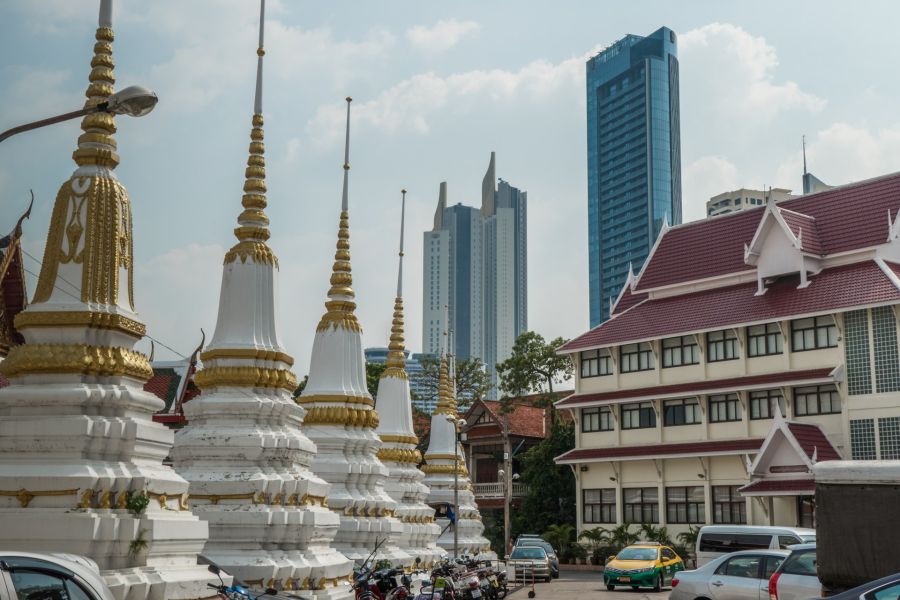 stupas au wat pathum khongkha song wat bangkok chinatown