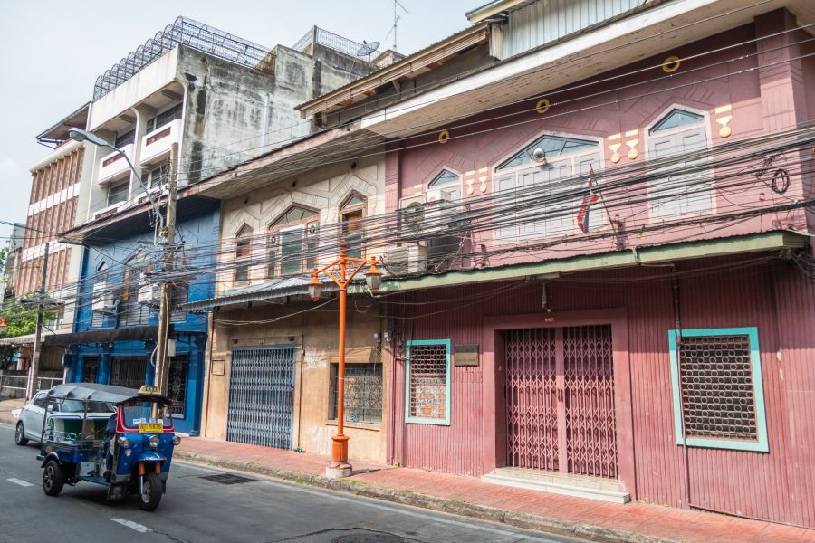 trio facades colorés a song wat road bangkok chinatown