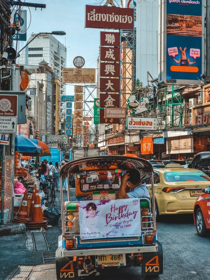tuktuk garé avenue yaowarat bangkok chinatown