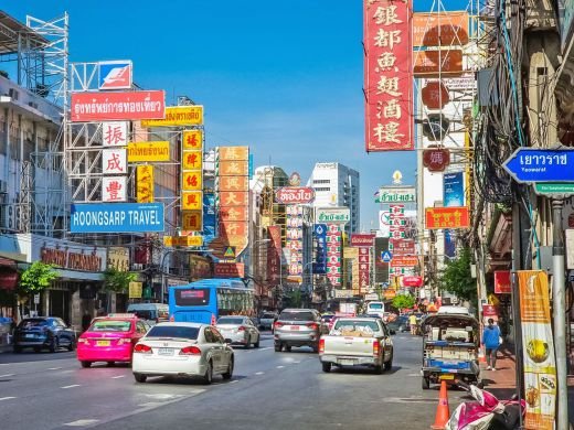 vue globale de l avenue yaorawat bangkok chinatown