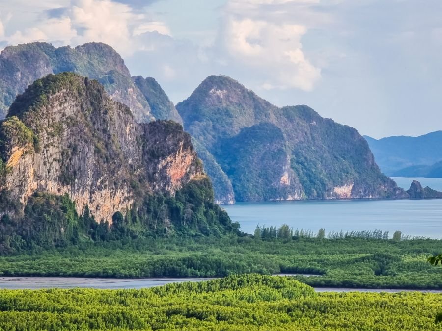 detail sur pitons karstique ao tho li viewpoint vaie de phang nga thailande