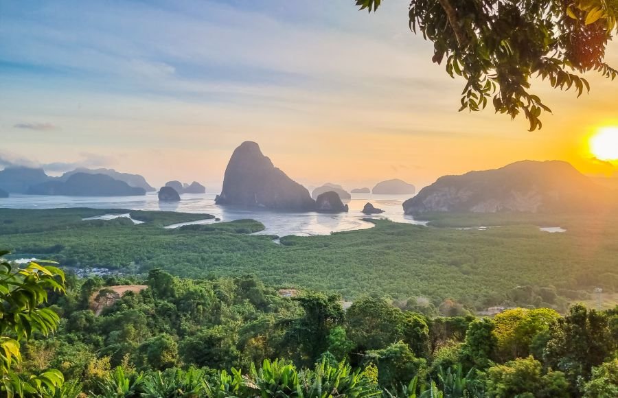 lever soleil au samet nangshe viewpoint phang nga thailande