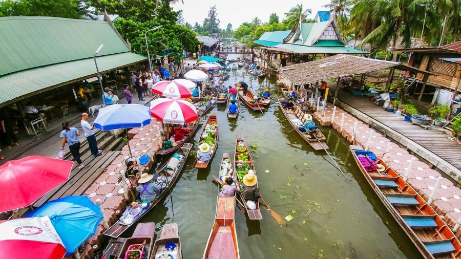 vue ensemble activité marché flottant de tha kha thailande
