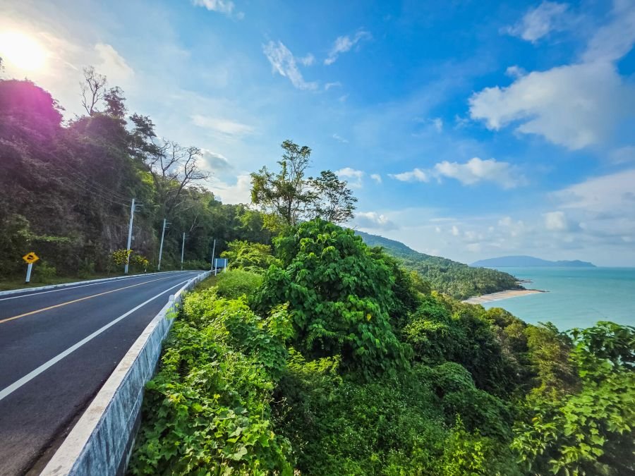 arret sur un point de vue route sichon khanom thailande.jpg
