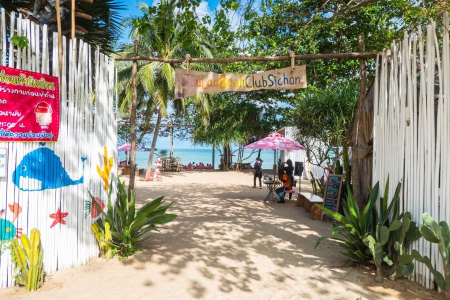 entree du huulaa beachclub sichon nakhon si thammarat