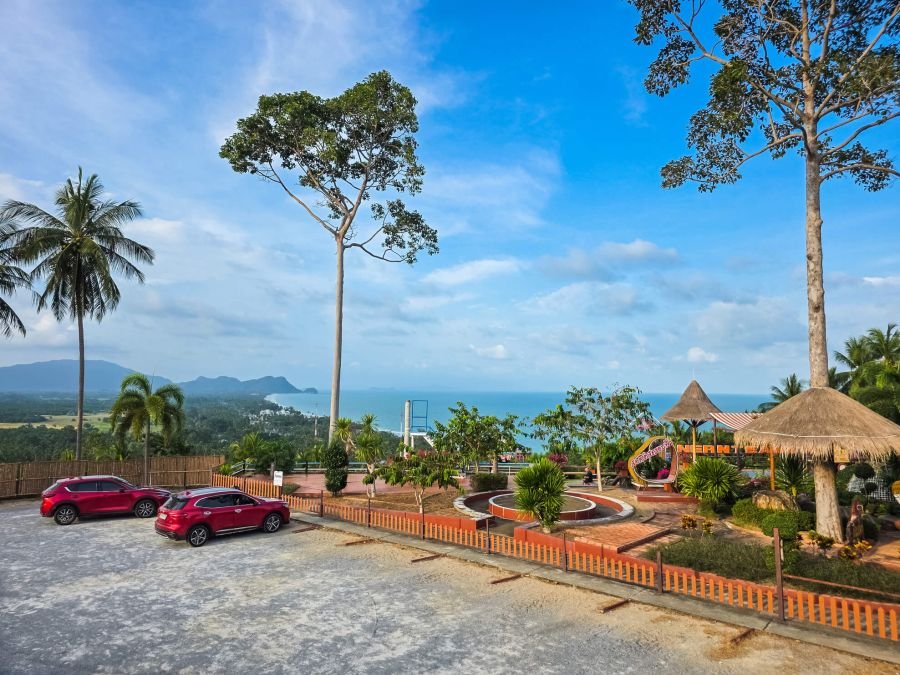 parking du naern thae wada viewpoint khanom thailande