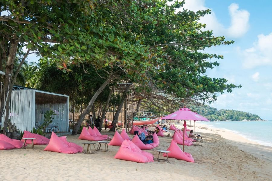 pouf roses au huulaa beachclub sichon nakhon si thammarat