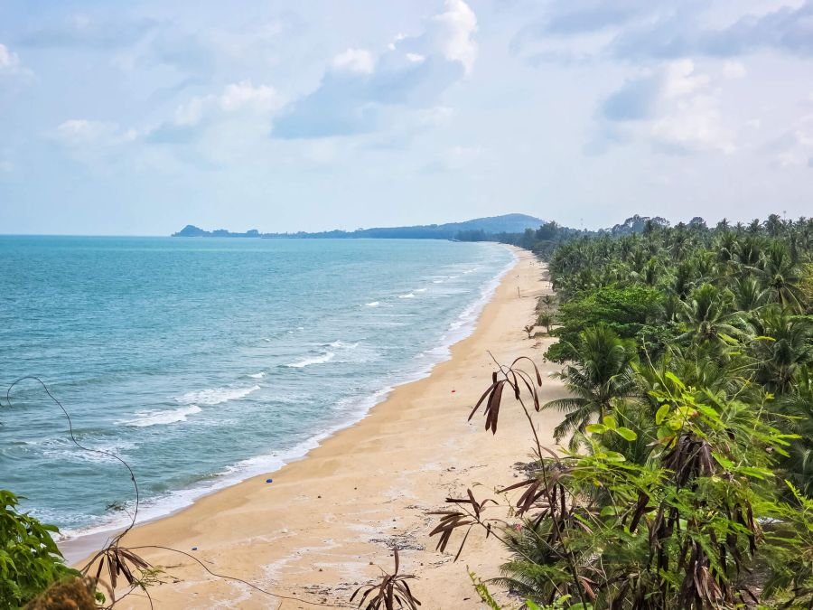 vue sur thung sai beach depuis khao phlai dam welcome view point