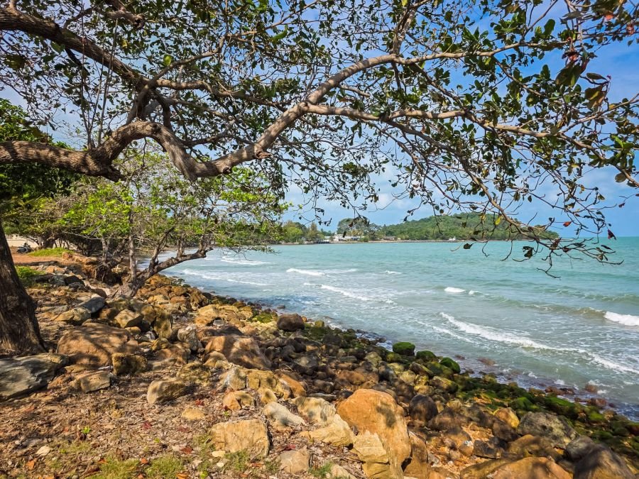 vue sur issara cape depuis hin ngam beach nakhon si thammarat