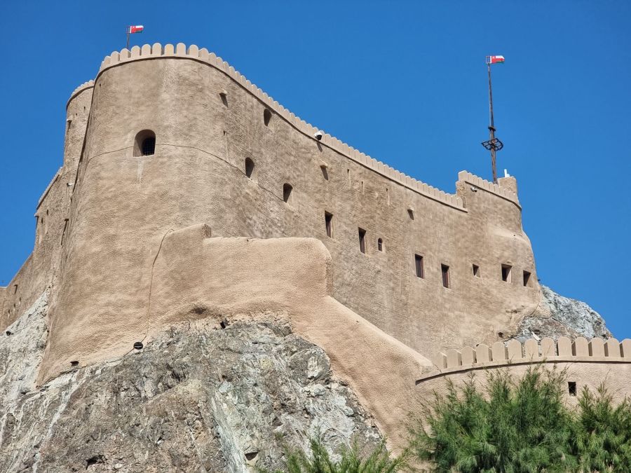 al mirani fort sur sa colline mascate oman