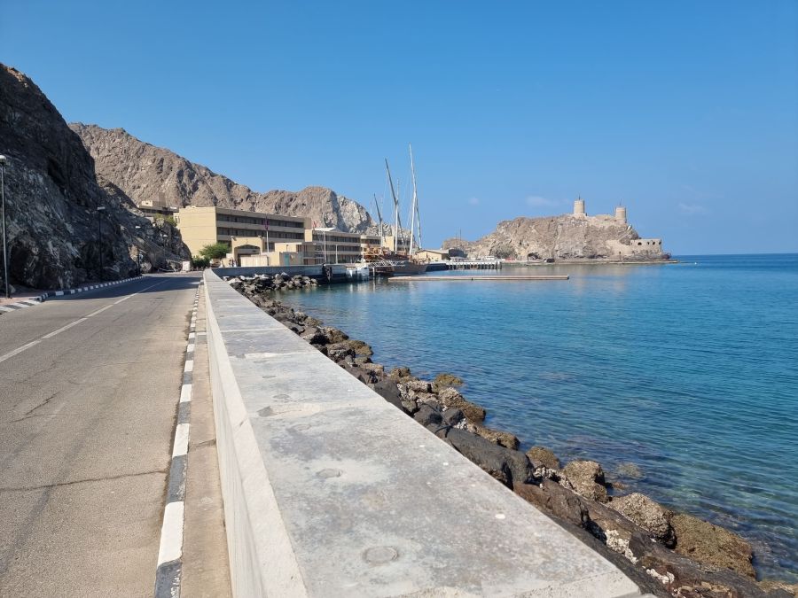al mirani view côté base navale oman