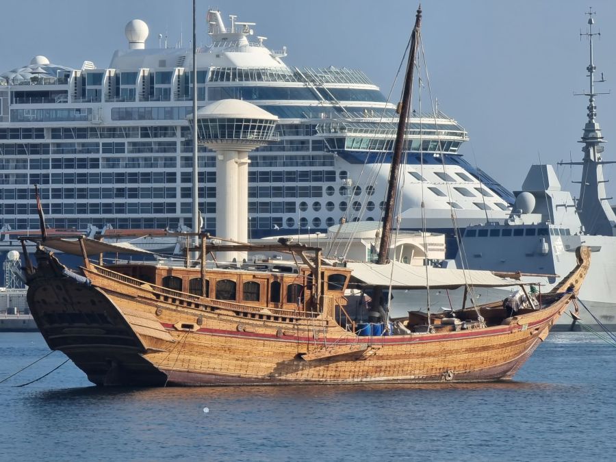 bateau traditionnel au port de mutrah oman