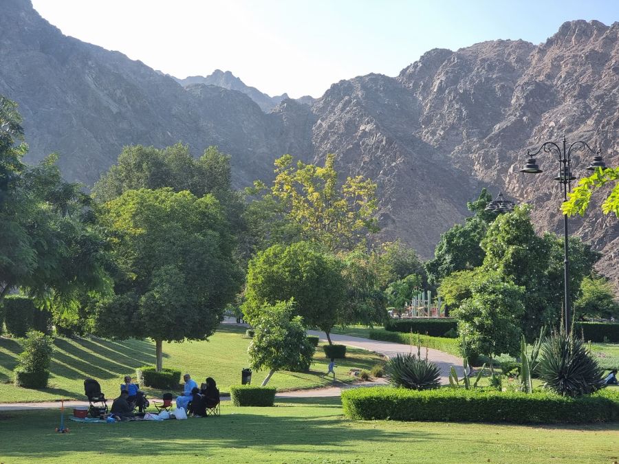 famille pique nique au bandal al rodah park mascate oman
