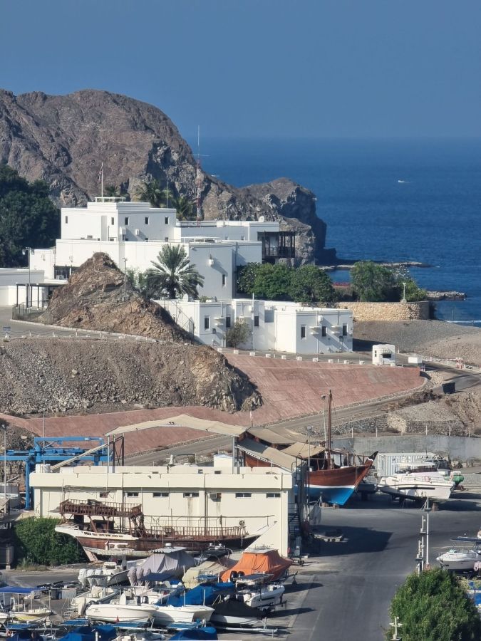 habitations visibles depuis marina bandar al rowdha viewpoint oman