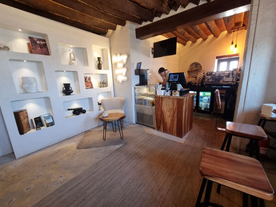 interieur du café fort mutrah oman