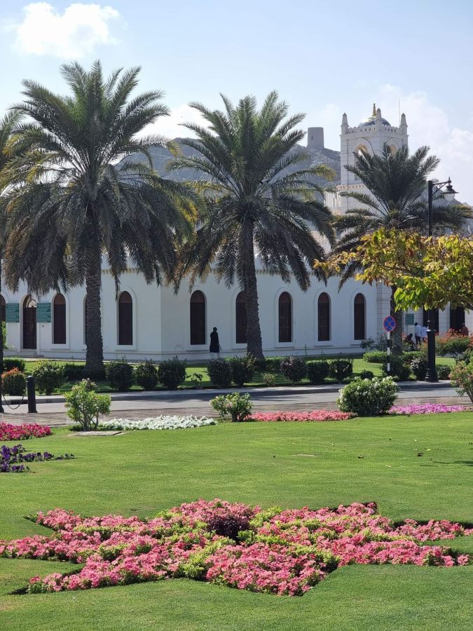petite mosquée et jardin au complexe al alam palace mascate