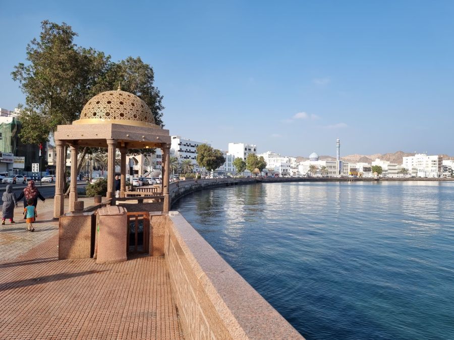 promenade le long de mutrah corniche oman